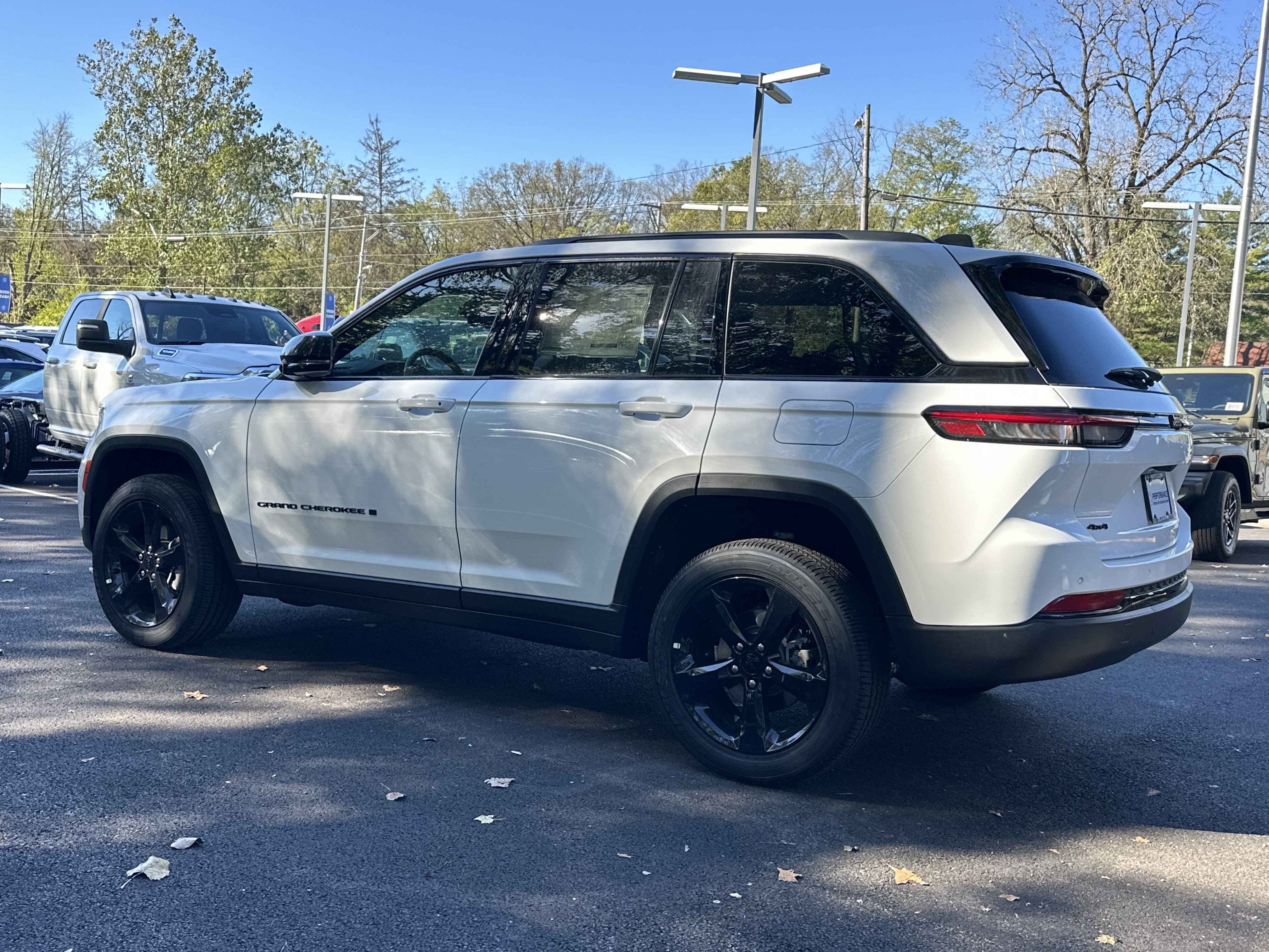 New 2025 Jeep Grand Cherokee Altitude image 25