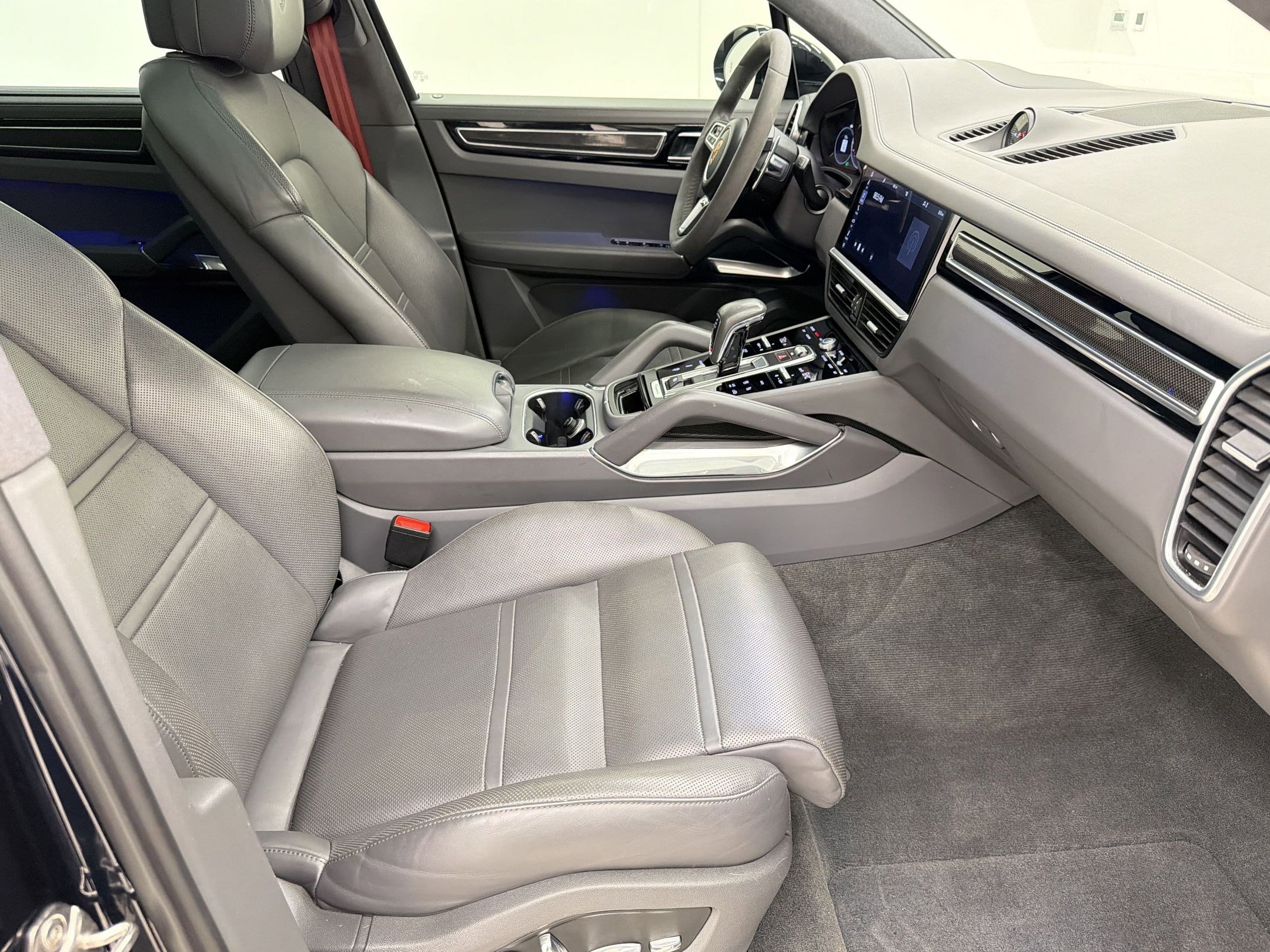 Used 2019 Porsche Cayenne Turbo image 30