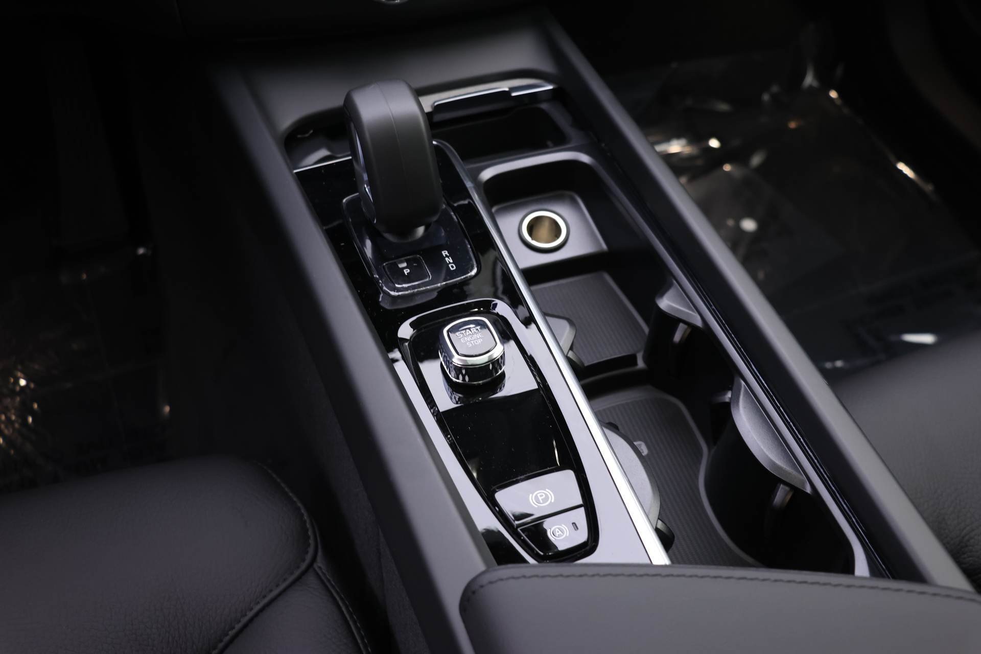 New 2025 Volvo XC60 T8 Plus w/ Protection Package Premier image 12