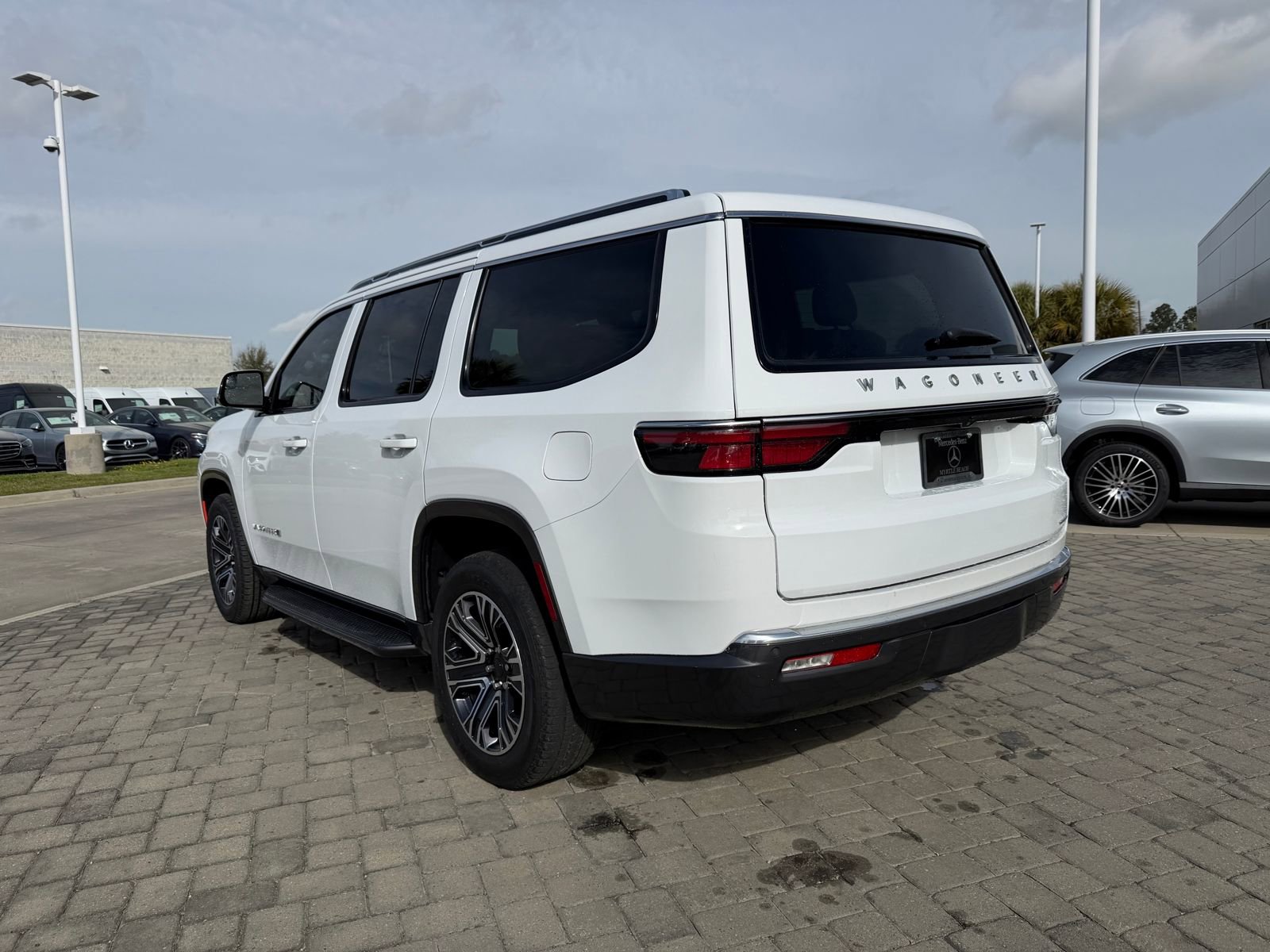 Used 2022 Jeep Wagoneer Series I w/ Premium Group I image 11