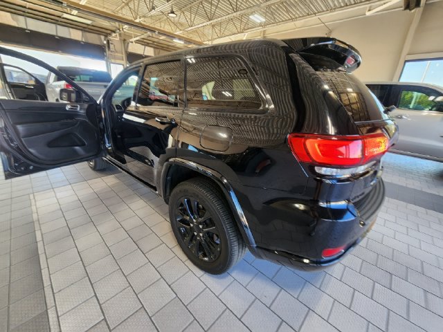Used 2019 Jeep Grand Cherokee Altitude AWD/4WD image 4