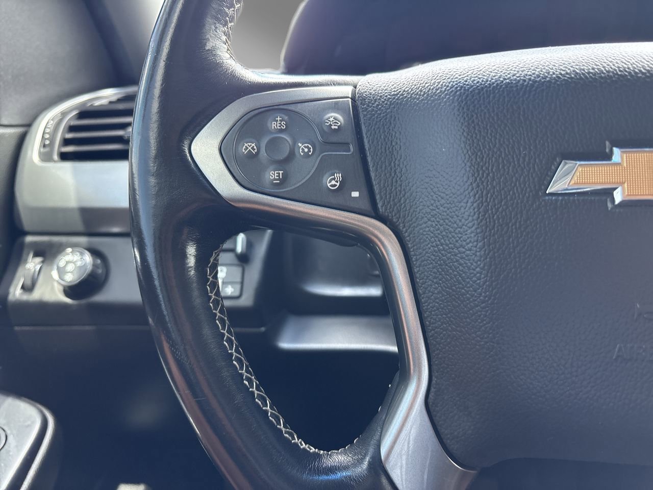 Used 2019 Chevrolet Suburban Premier RWD image 27