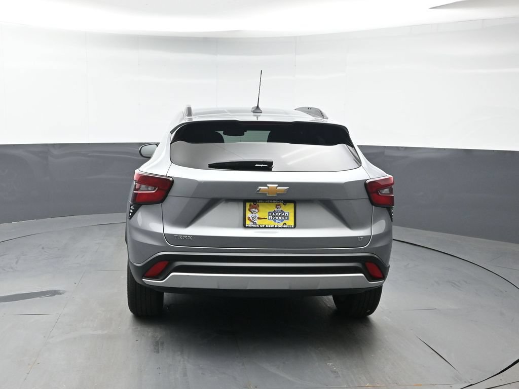 Used 2025 Chevrolet Trax LT FWD image 5