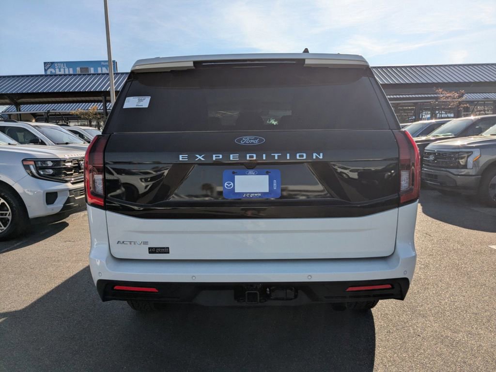 New 2025 Ford Expedition Active image 5