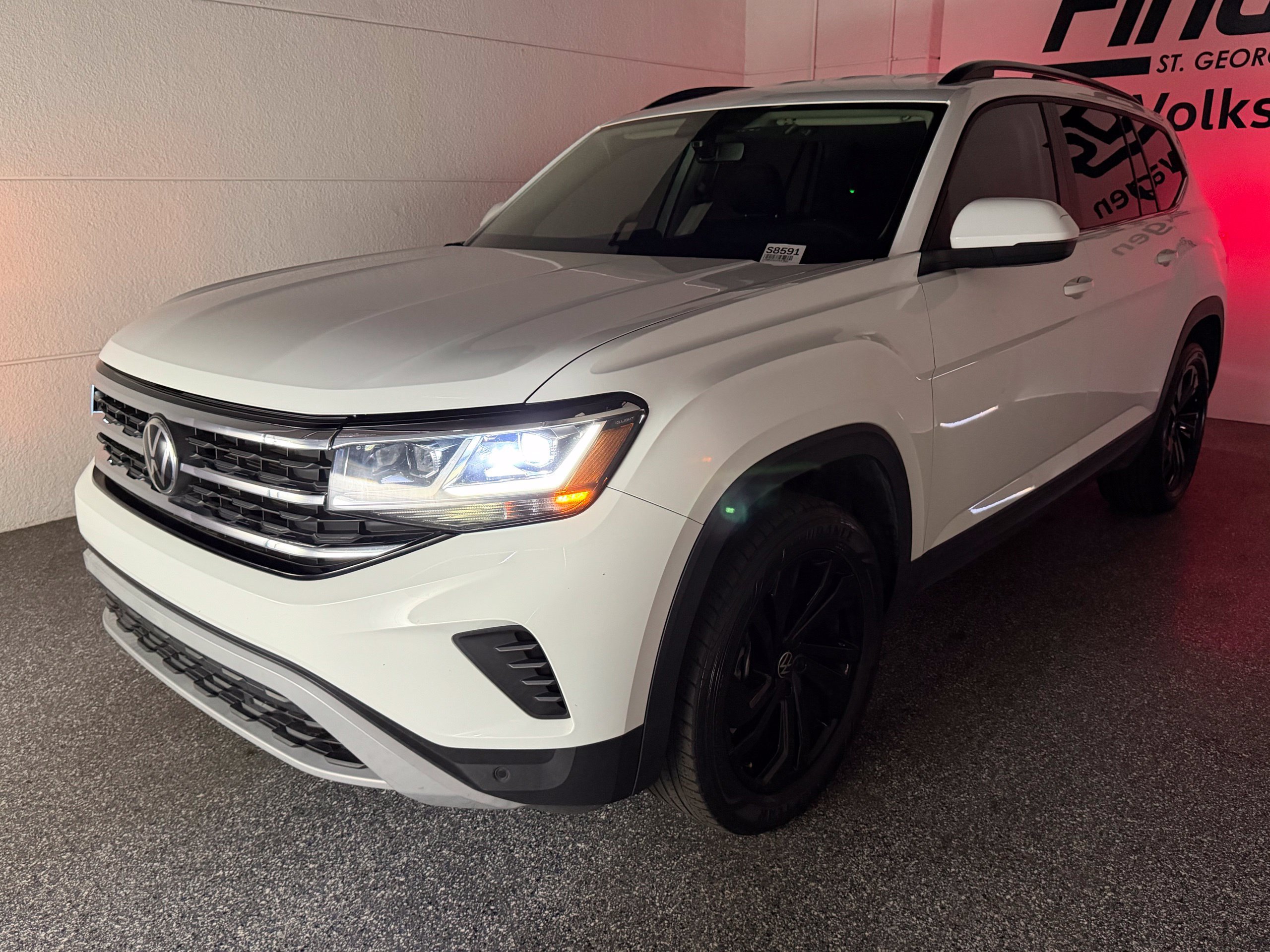 Certified 2023 Volkswagen Atlas SE w/ Black Wheel Package FWD image 59