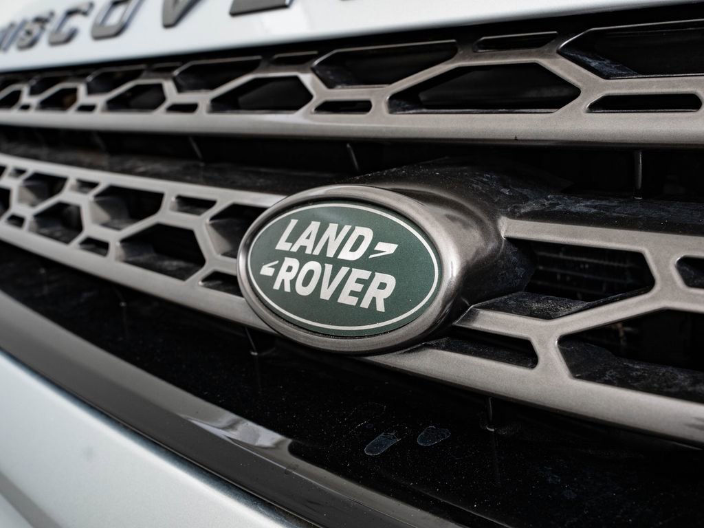 Used 2018 Land Rover Discovery Sport SE image 3