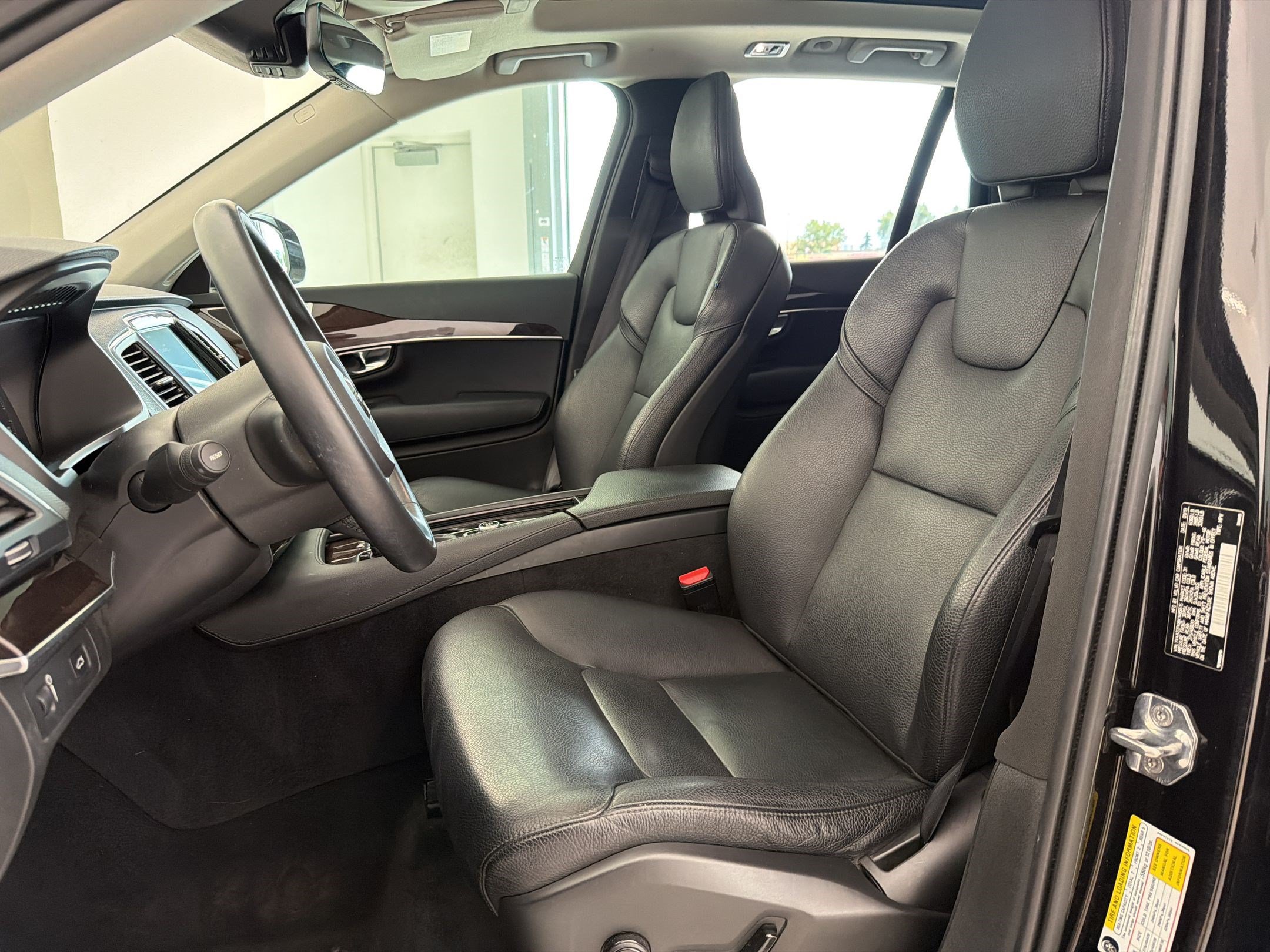 Used 2019 Volvo XC90 T6 Momentum w/ Advanced Package AWD/4WD image 5