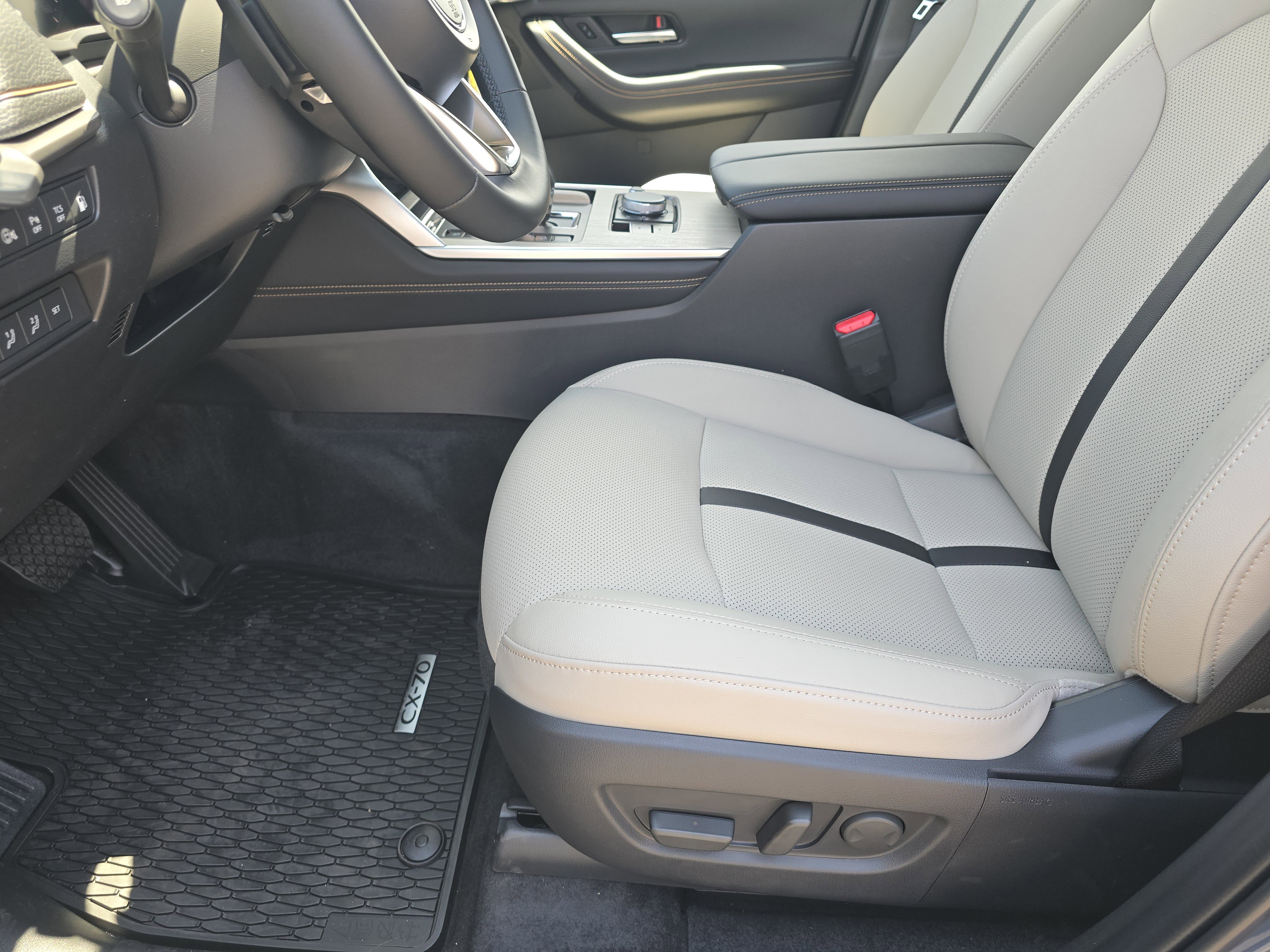 Certified 2025 MAZDA CX-70 Plug-In Hybrid w/ Premium Pkg image 9