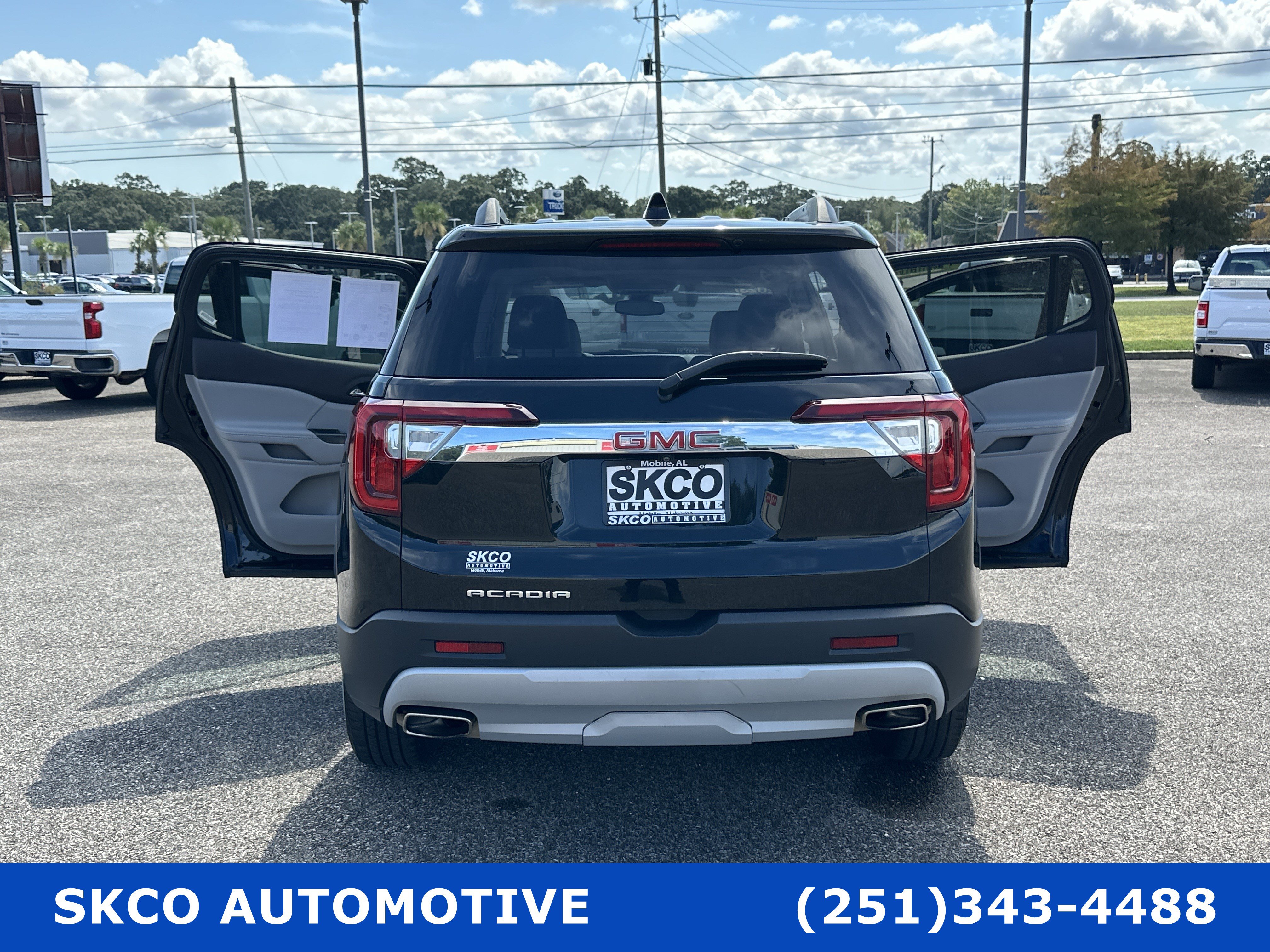 Used 2023 GMC Acadia SLT FWD image 32