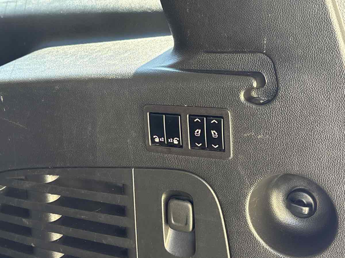 Used 2017 Chevrolet Suburban LT AWD/4WD image 11
