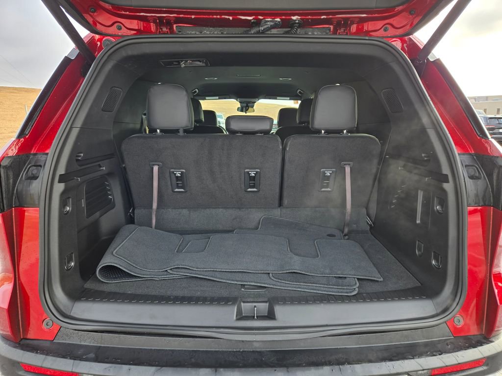 Used 2025 Chevrolet Traverse LT image 30
