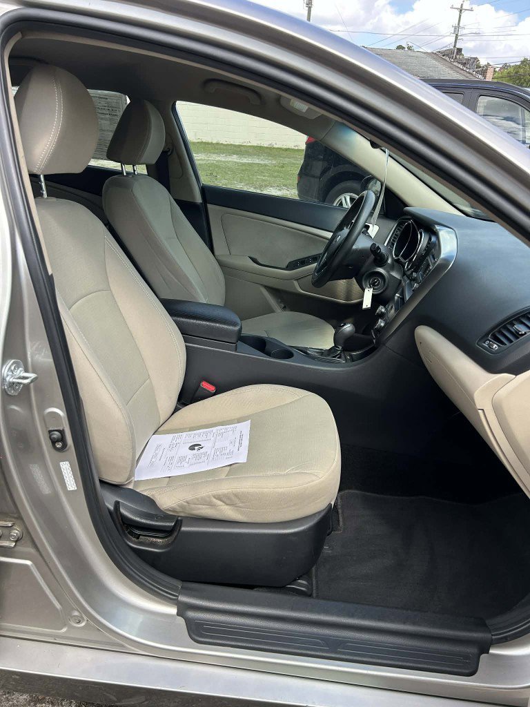 Used 2013 Kia Optima LX w/ Convenience Pkg image 11
