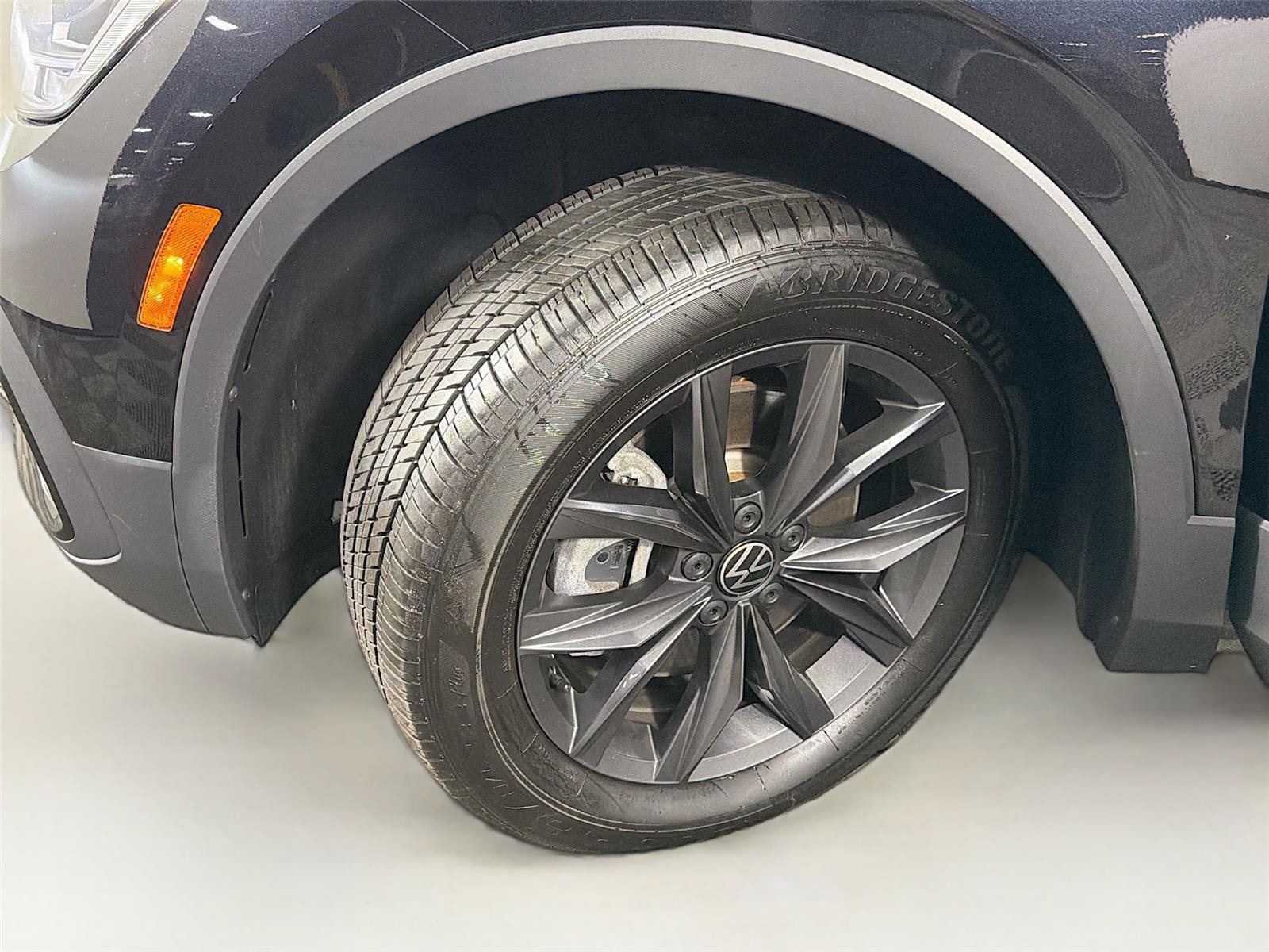 Used 2023 Volkswagen Tiguan SE w/ Panoramic Sunroof Package AWD/4WD image 37