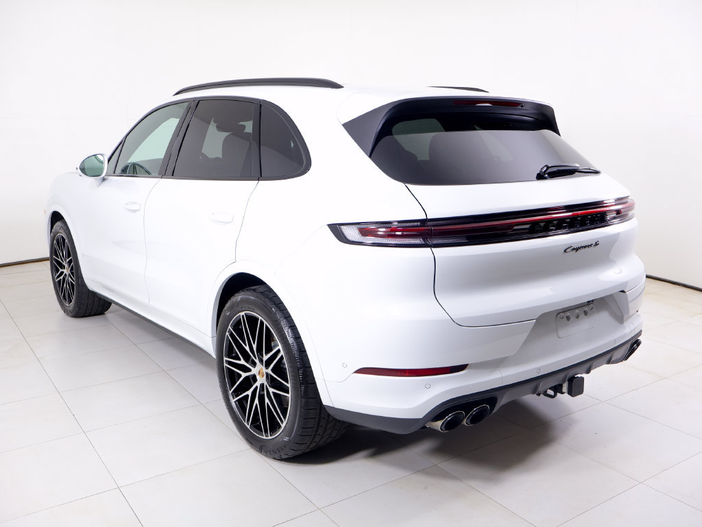 Certified 2026 Porsche Cayenne S w/ Premium Package Plus AWD/4WD image 3