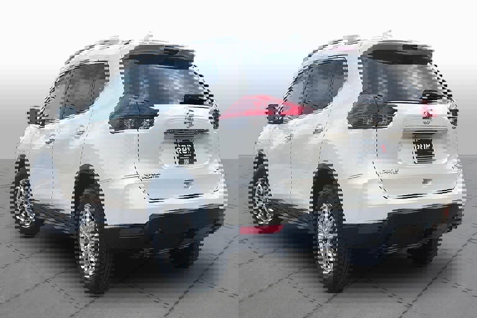 Used 2018 Nissan Rogue SV w/ Premium Package image 12