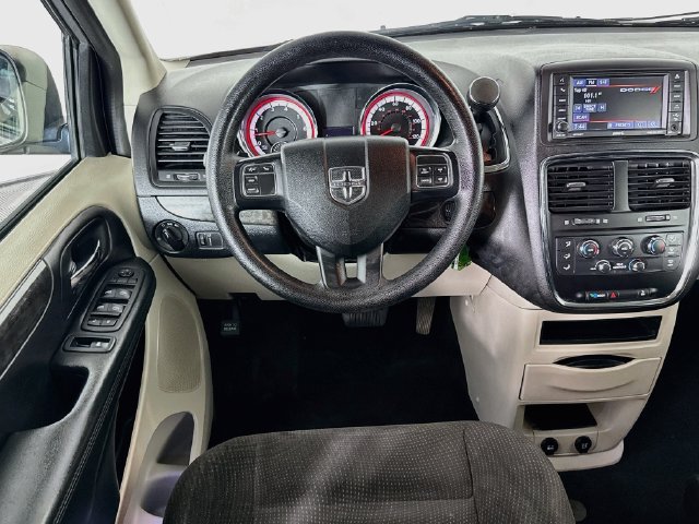 Used 2018 Dodge Grand Caravan SE w/ UConnect Hands-Free Group FWD image 14