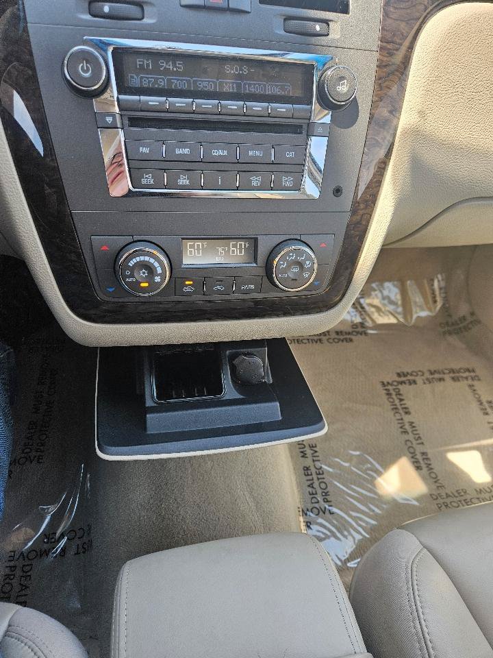Used 2009 Cadillac DTS w/ Sun And Sound Package FWD image 22