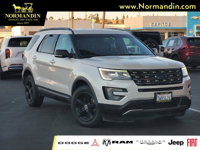Used 2017 Ford Explorer XLT w/ Equipment Group 202A AWD/4WD image 1