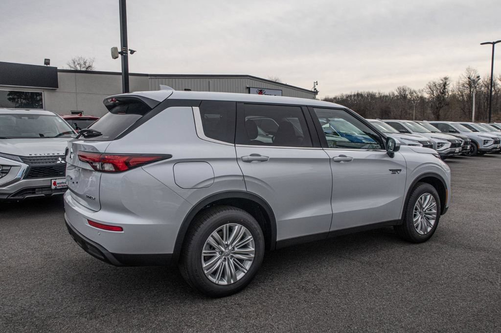 New 2025 Mitsubishi Outlander ES AWD/4WD image 9
