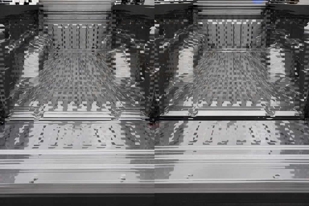 Used 2025 Nissan Frontier SV image 7