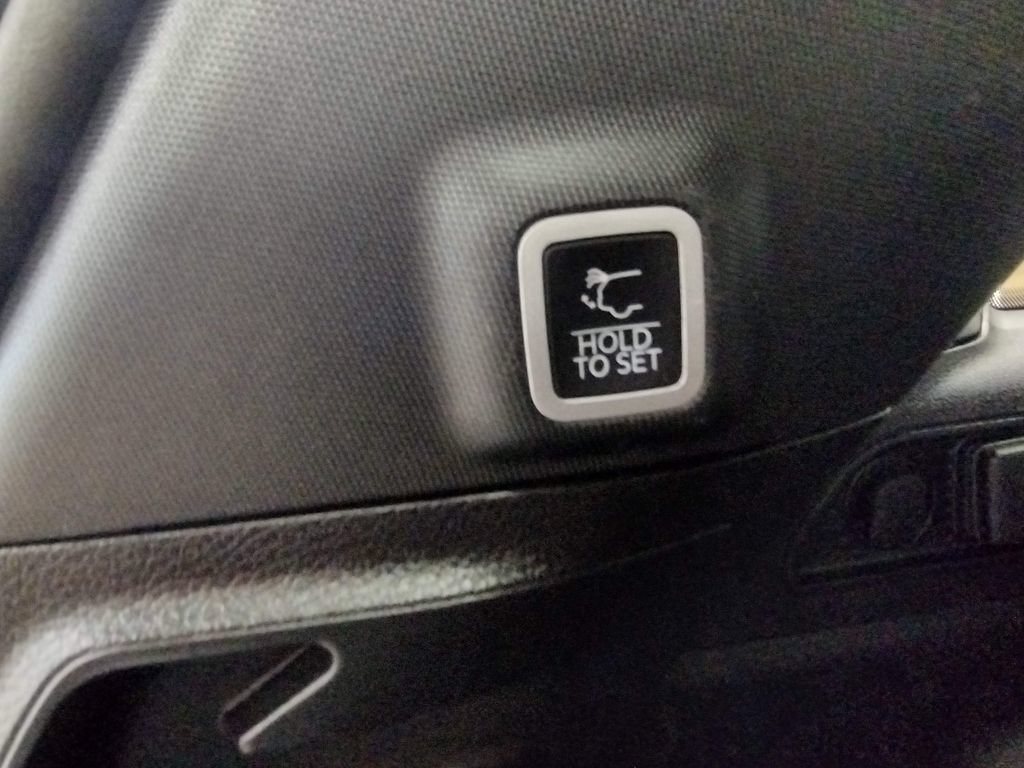 Used 2023 Jeep Grand Cherokee Altitude AWD/4WD image 19