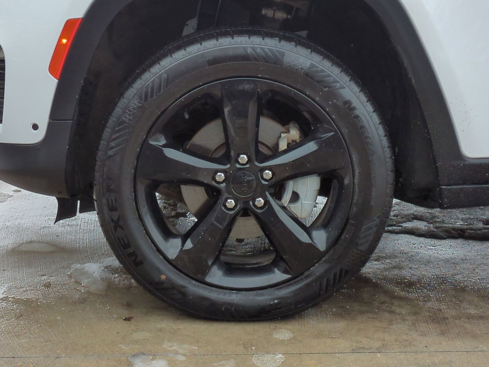 Used 2023 Jeep Grand Cherokee Limited w/ Luxury Tech Group II image 17