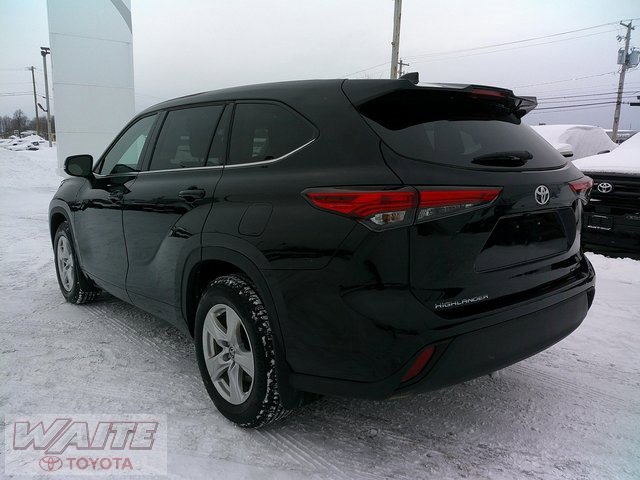 Certified 2022 Toyota Highlander LE image 4