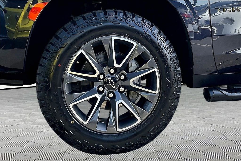 Used 2022 Chevrolet Tahoe Z71 w/ Luxury Package image 36