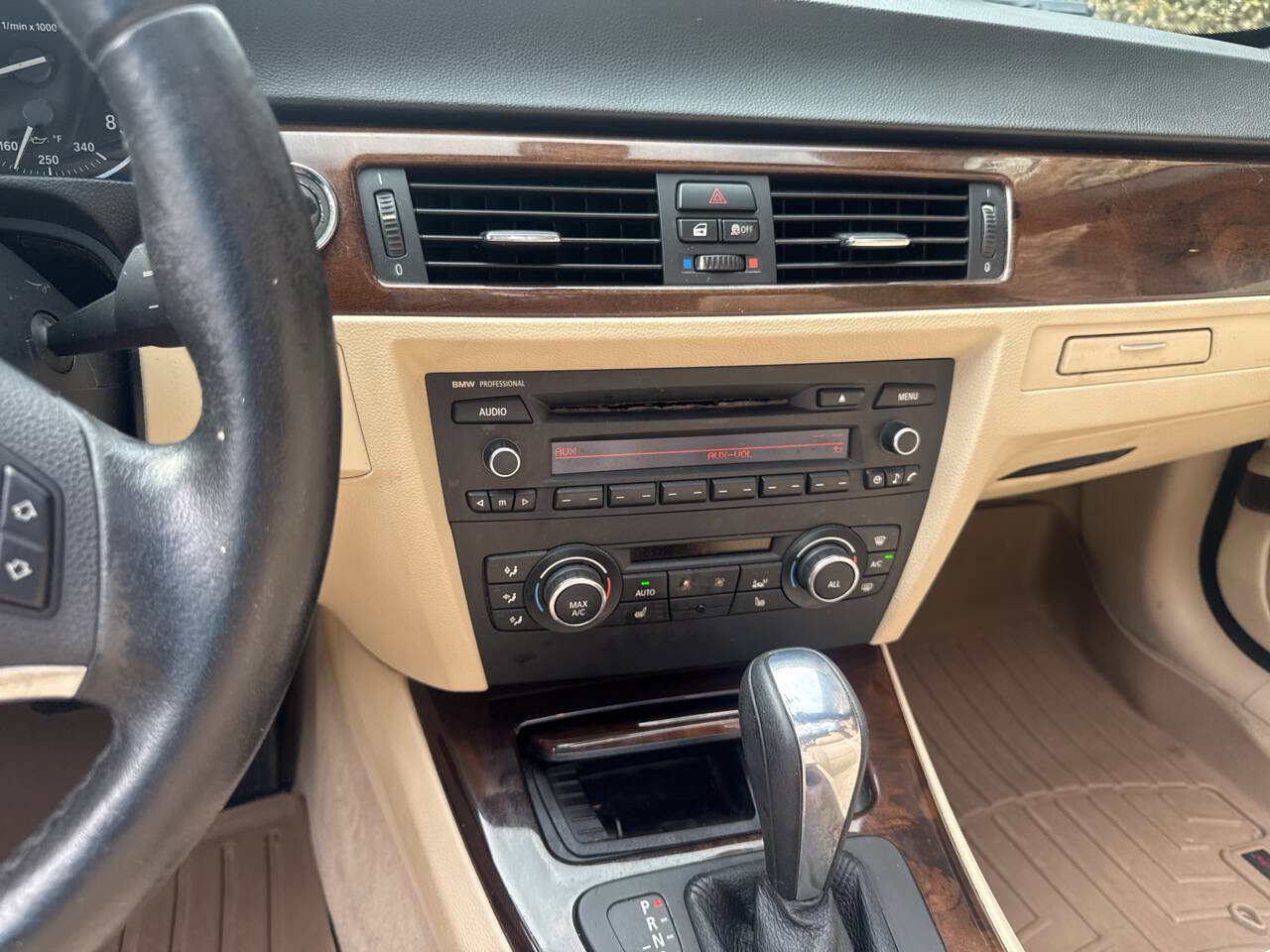 Used 2013 BMW 328i Convertible image 16