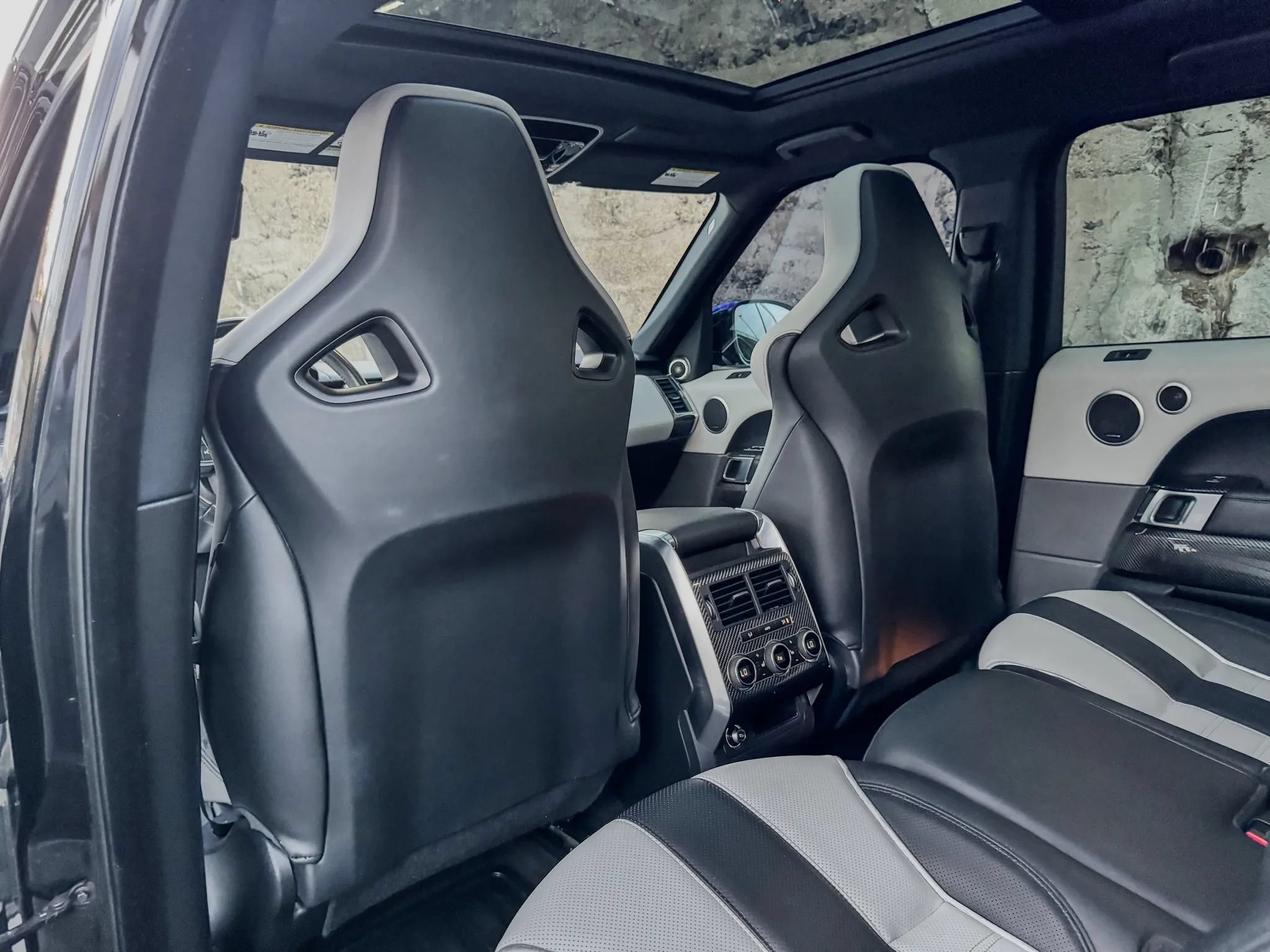 Used 2015 Land Rover Range Rover Sport SVR AWD/4WD image 33