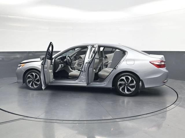 Used 2017 Honda Accord EX image 40