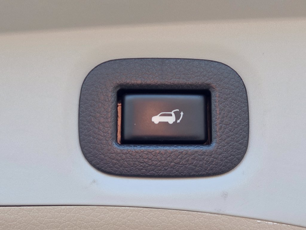 Used 2019 Nissan Rogue SV w/ Sun & Sound Touring Package AWD/4WD image 17