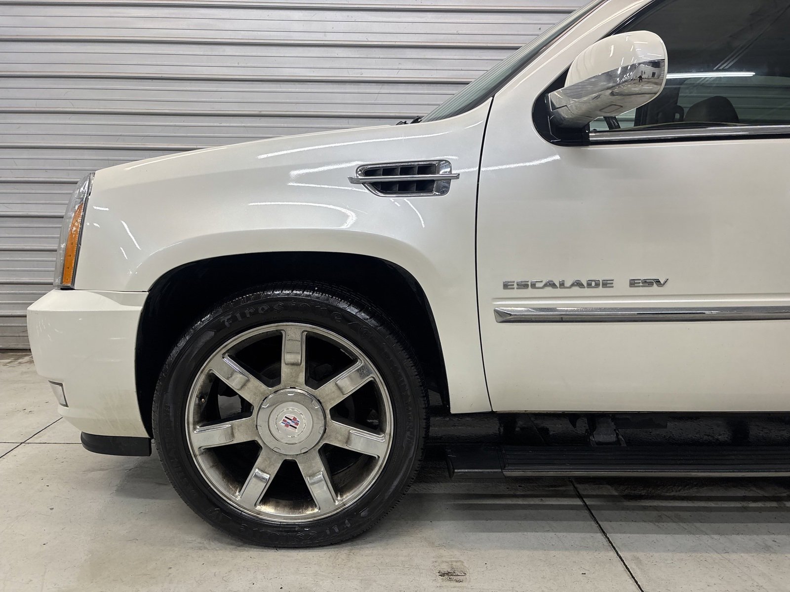 Used 2011 Cadillac Escalade ESV Premium image 4