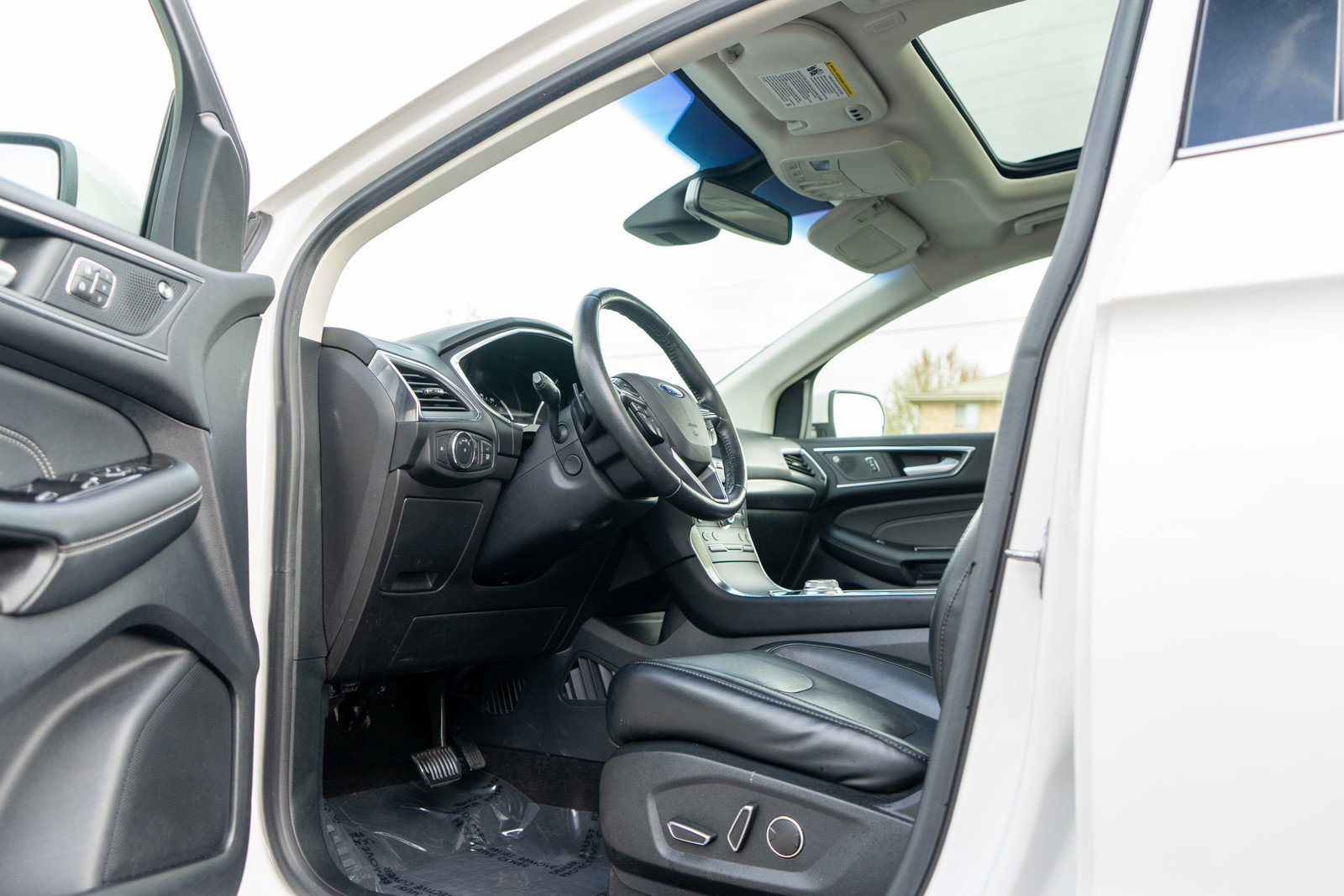 Used 2019 Ford Edge Titanium w/ Equipment Group 301A AWD/4WD image 14