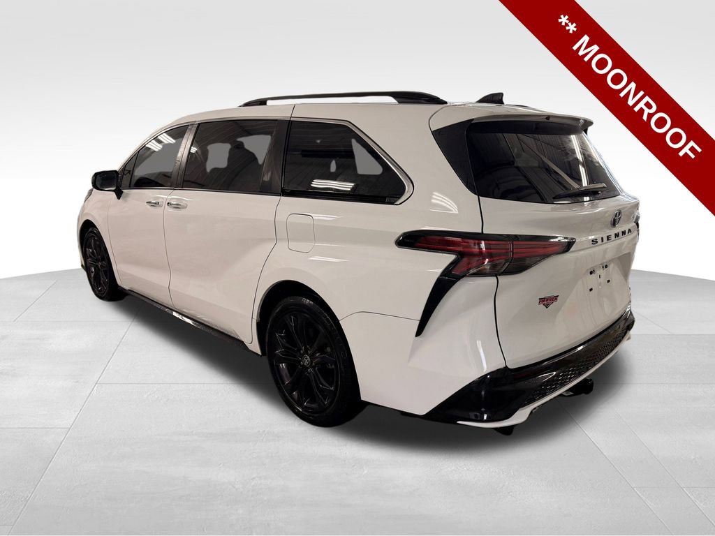 Used 2023 Toyota Sienna XSE image 3
