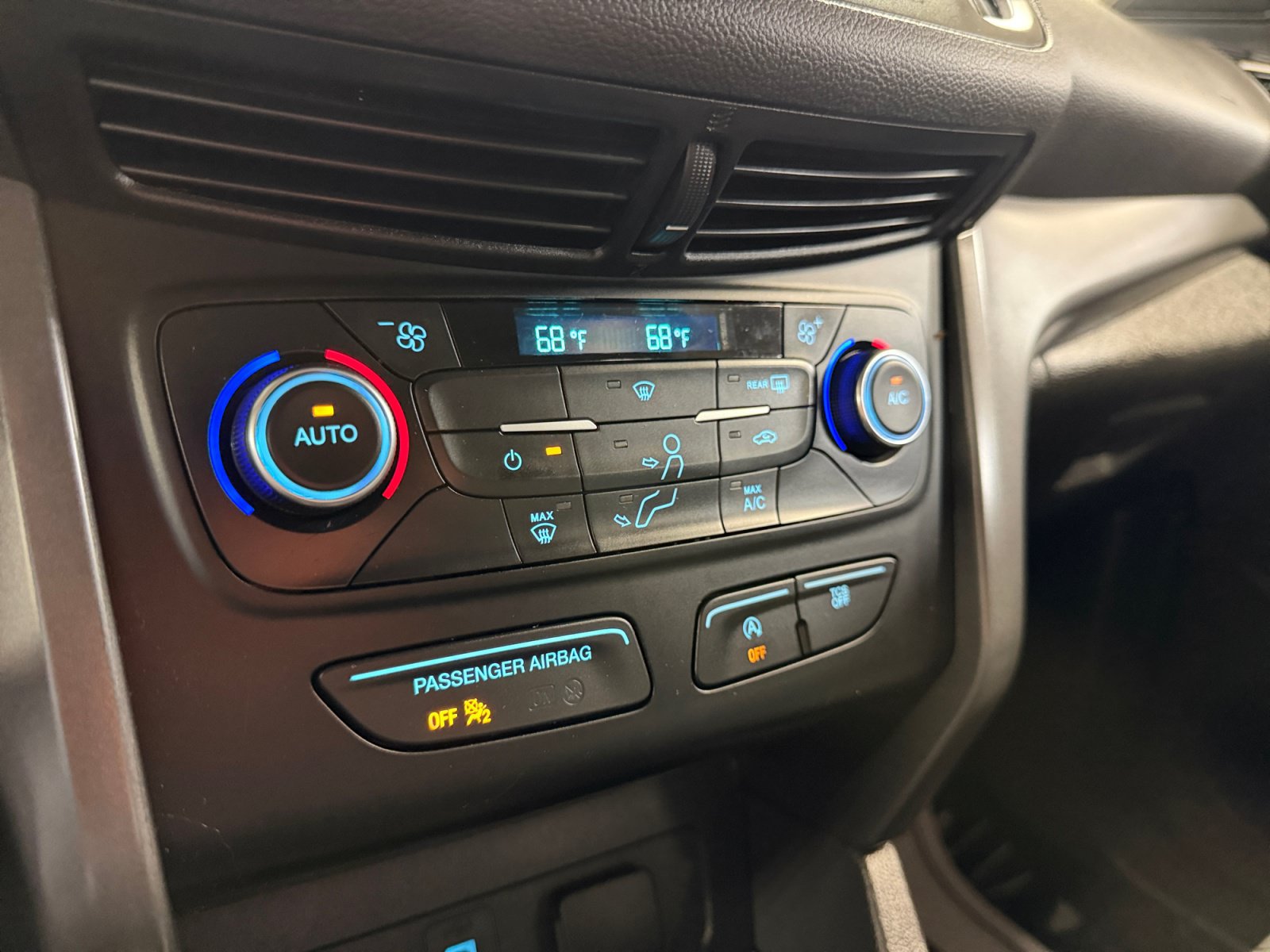 Used 2017 Ford Escape SE AWD/4WD image 32