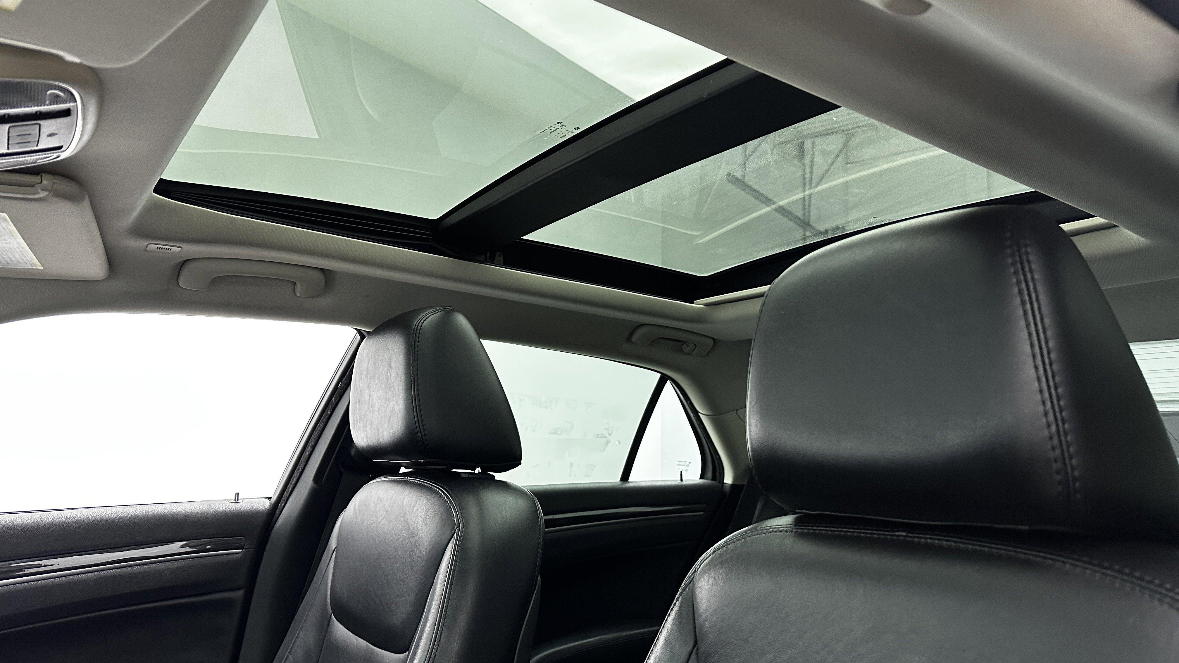 Used 2018 Chrysler 300 Touring L image 5