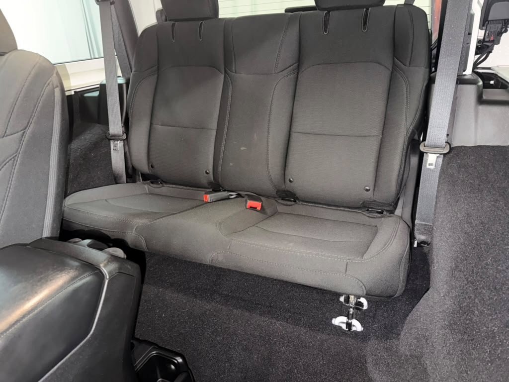 Used 2020 Jeep Wrangler Sport AWD/4WD image 29