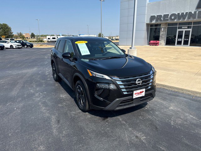 Used 2024 Nissan Rogue SV image 3