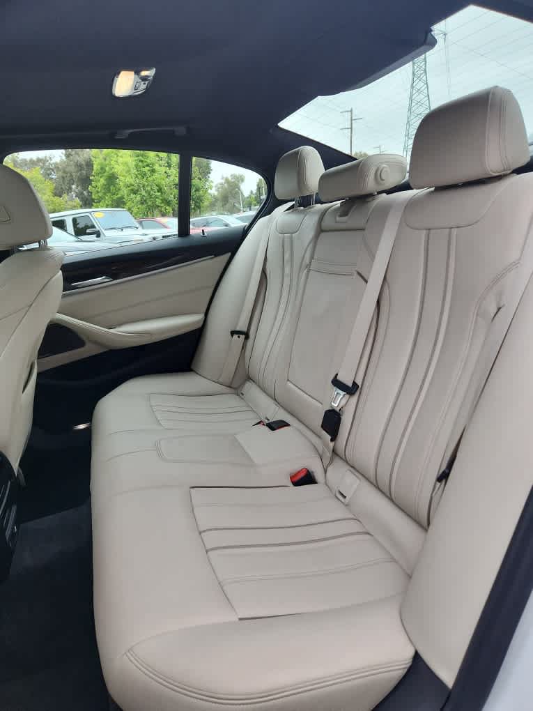 Used 2019 BMW 530e w/ Convenience Package RWD image 6