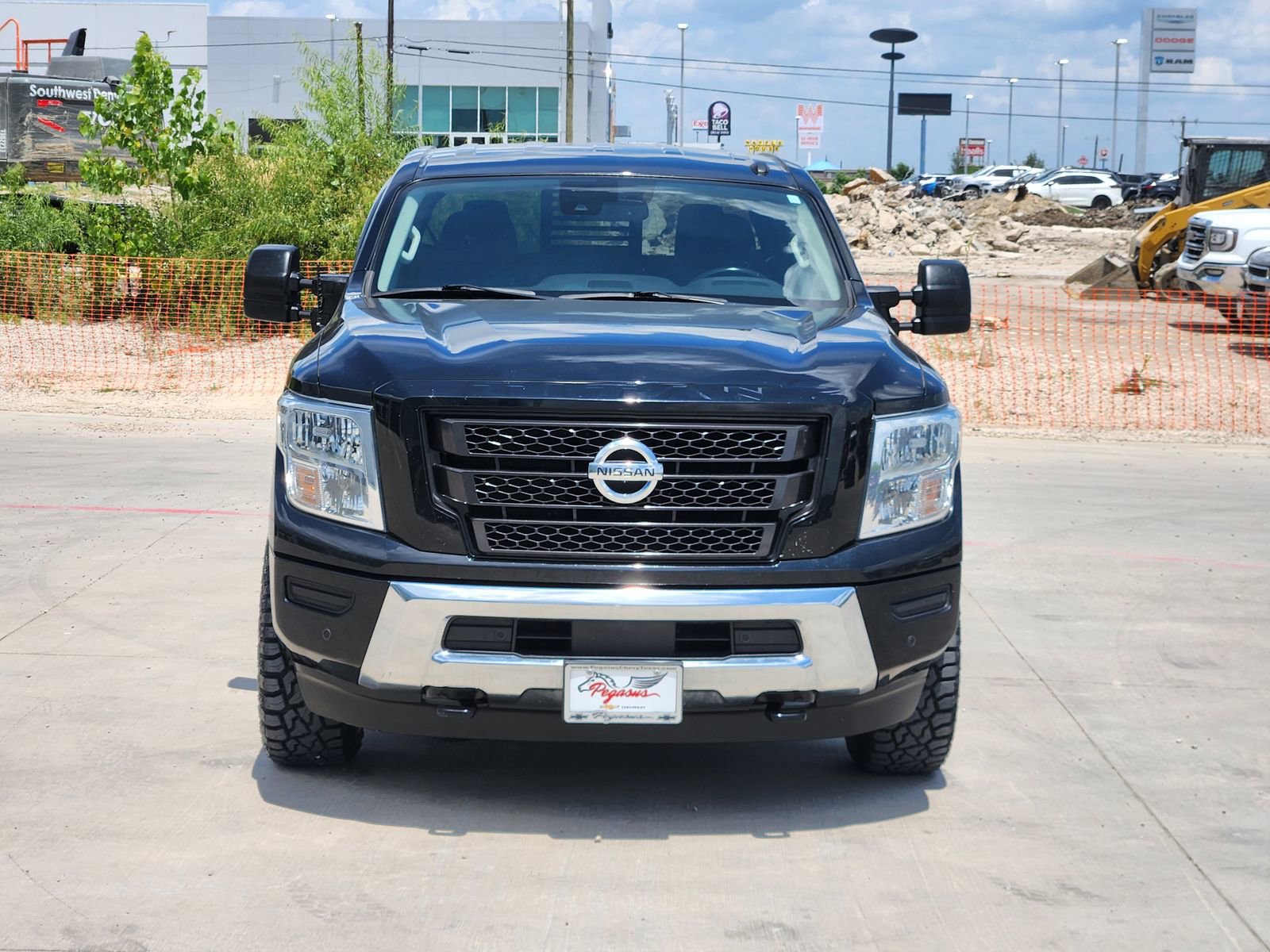 Used 2021 Nissan Titan SV w/ SV Convenience Package AWD/4WD image 6
