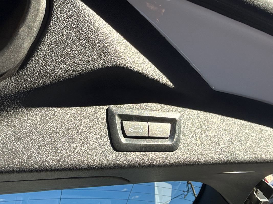 Used 2024 BMW X7 M60i w/ Executive Package image 21