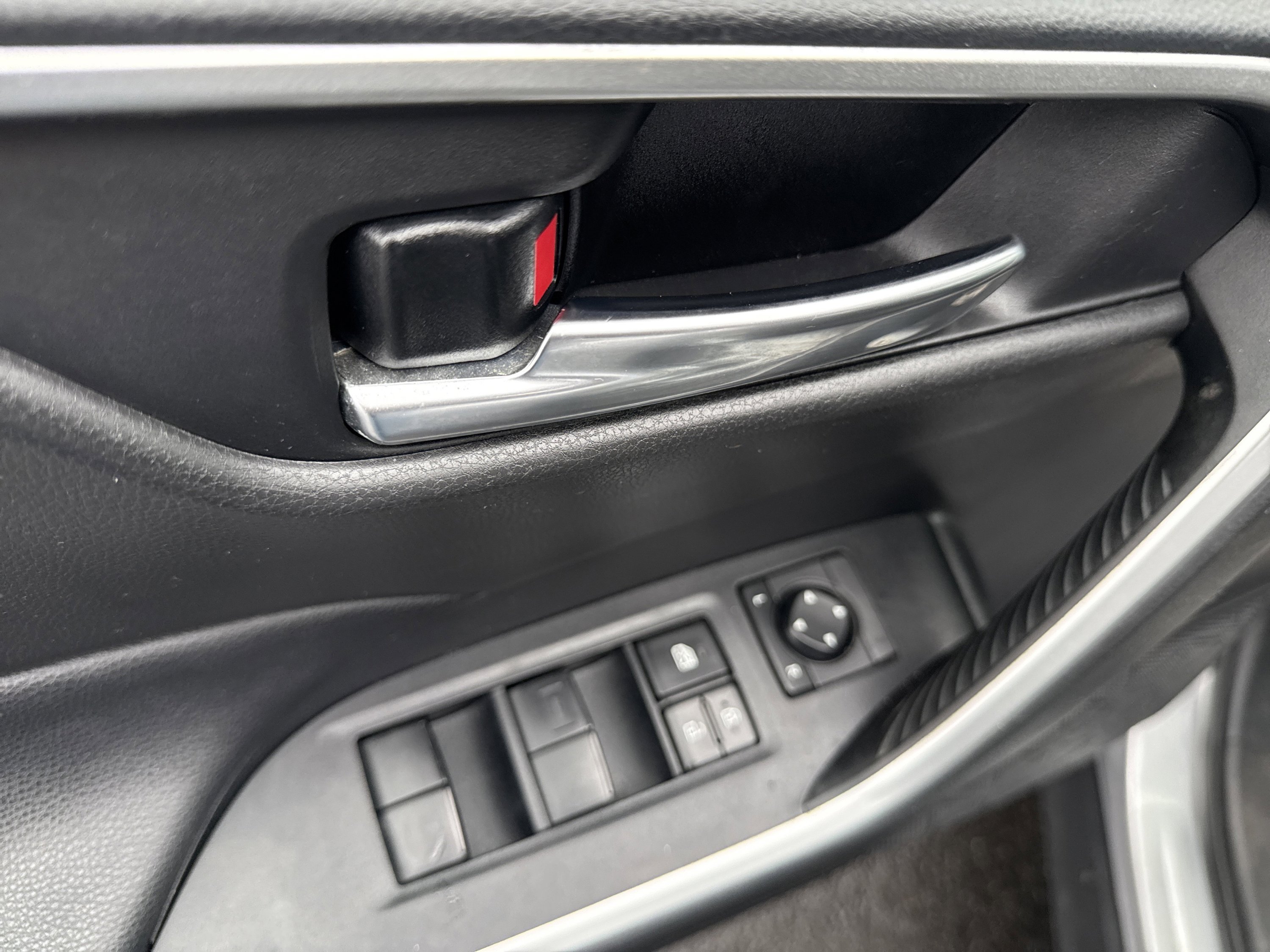 Used 2020 Toyota RAV4 XLE w/ Convenience Package image 19