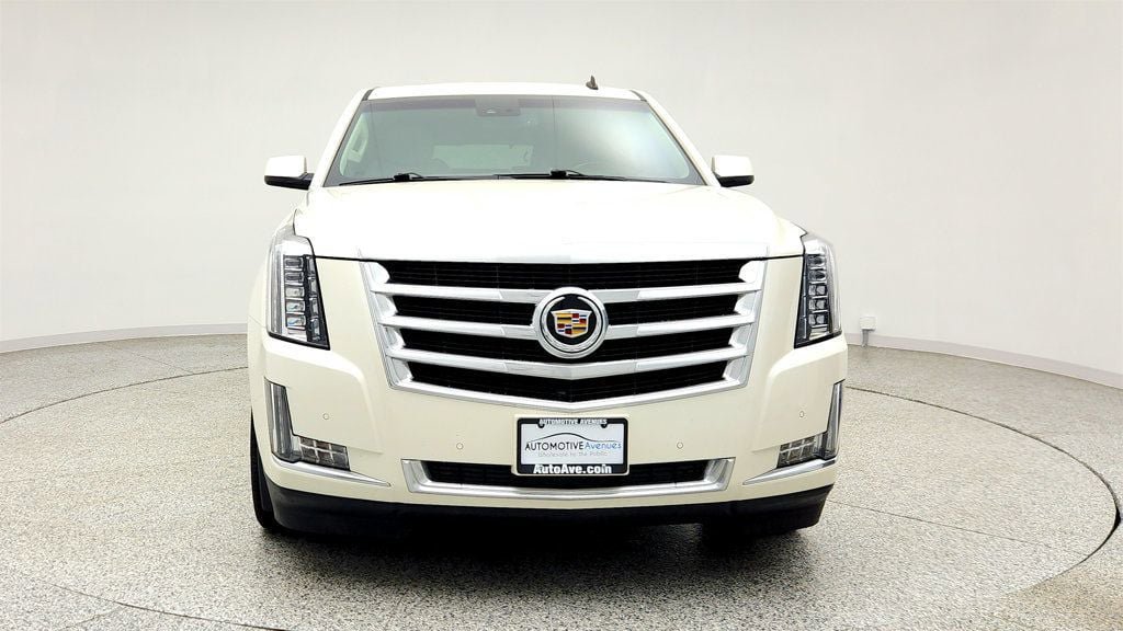 Used 2015 Cadillac Escalade Luxury AWD/4WD image 2