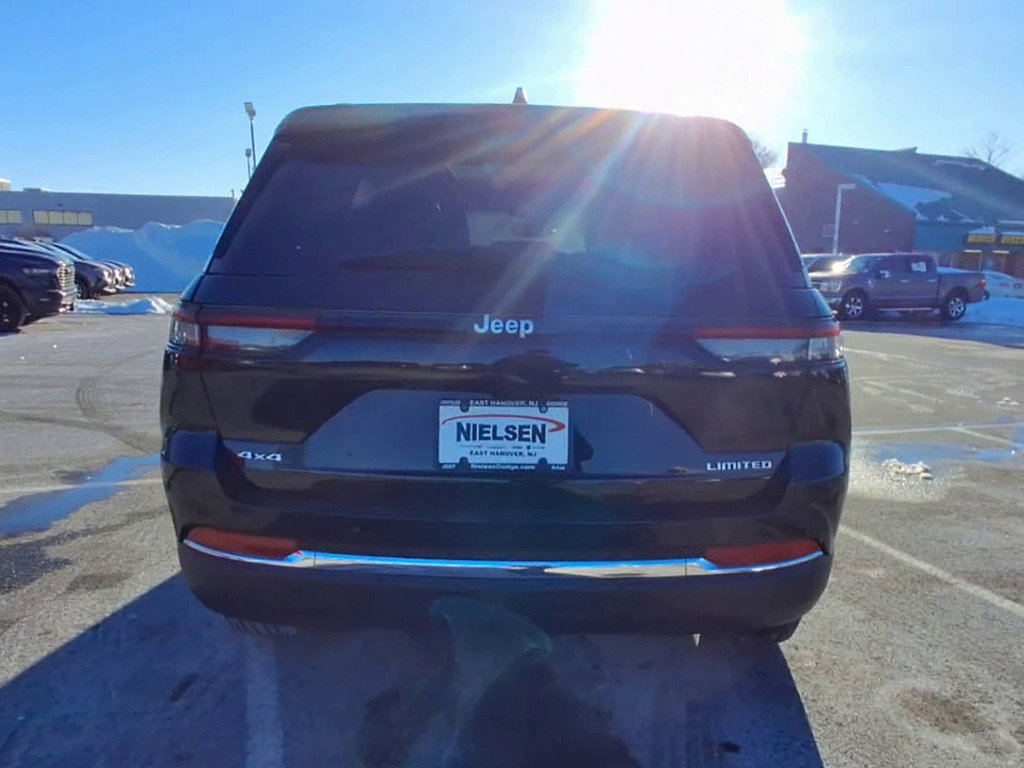 Used 2024 Jeep Grand Cherokee Limited image 7