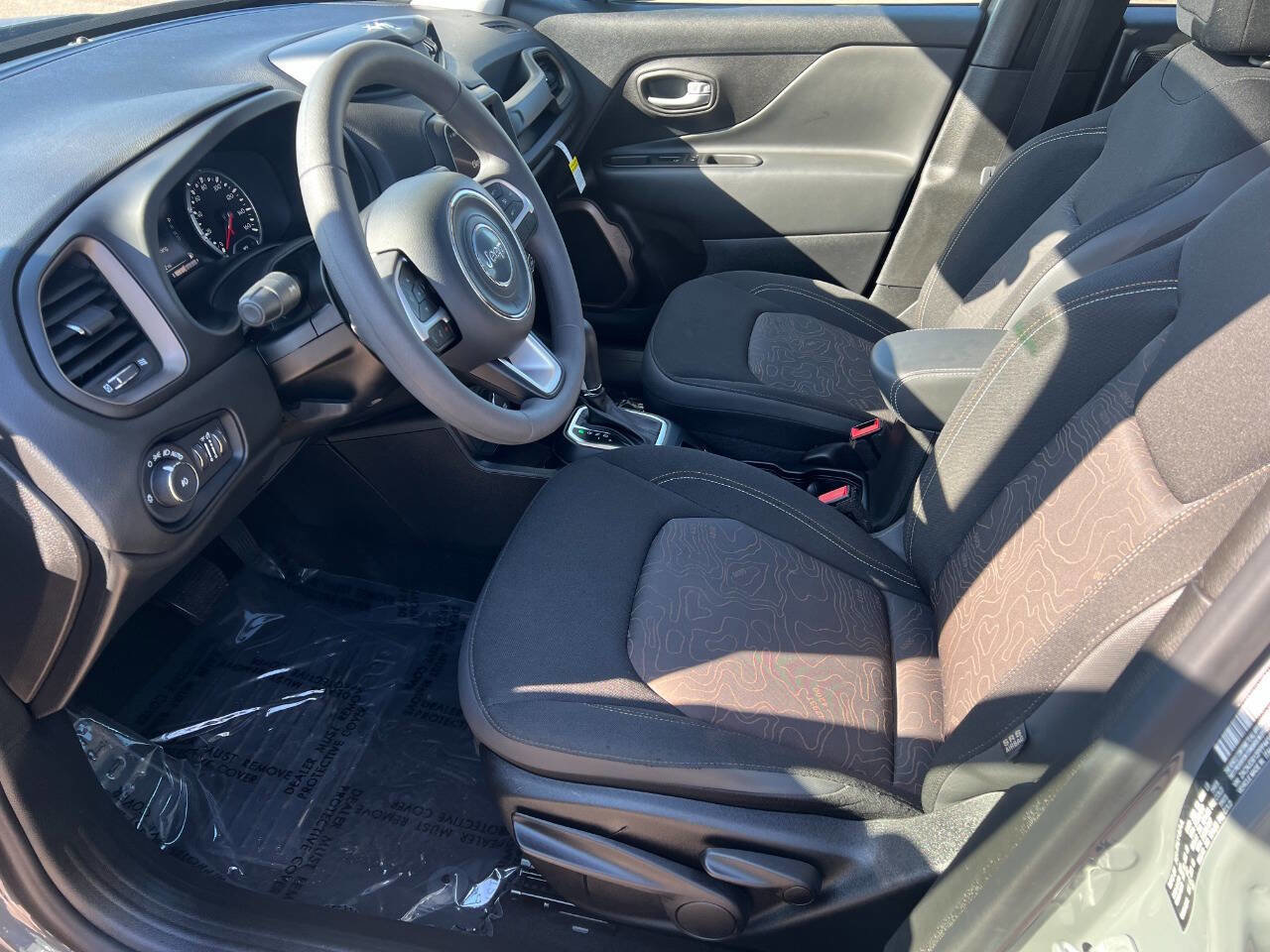 Used 2023 Jeep Renegade Latitude w/ Sun/Sound Group image 10