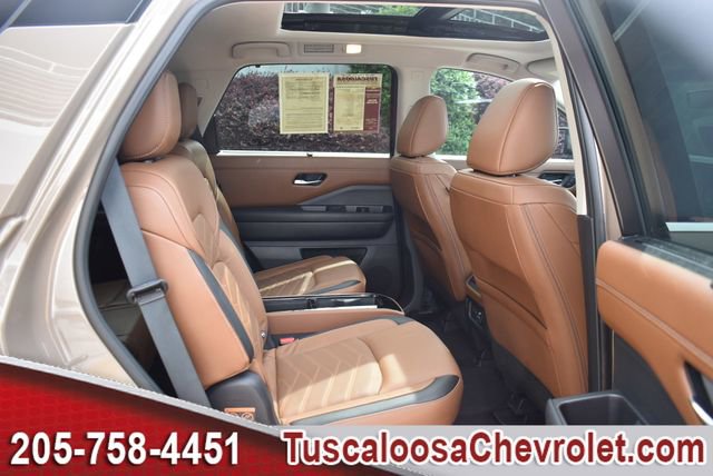 Used 2024 Nissan Pathfinder Platinum FWD image 28