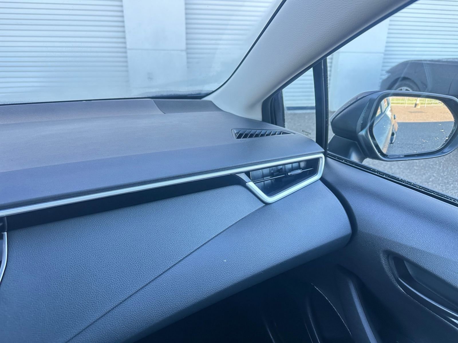 Used 2025 Toyota Corolla LE image 35