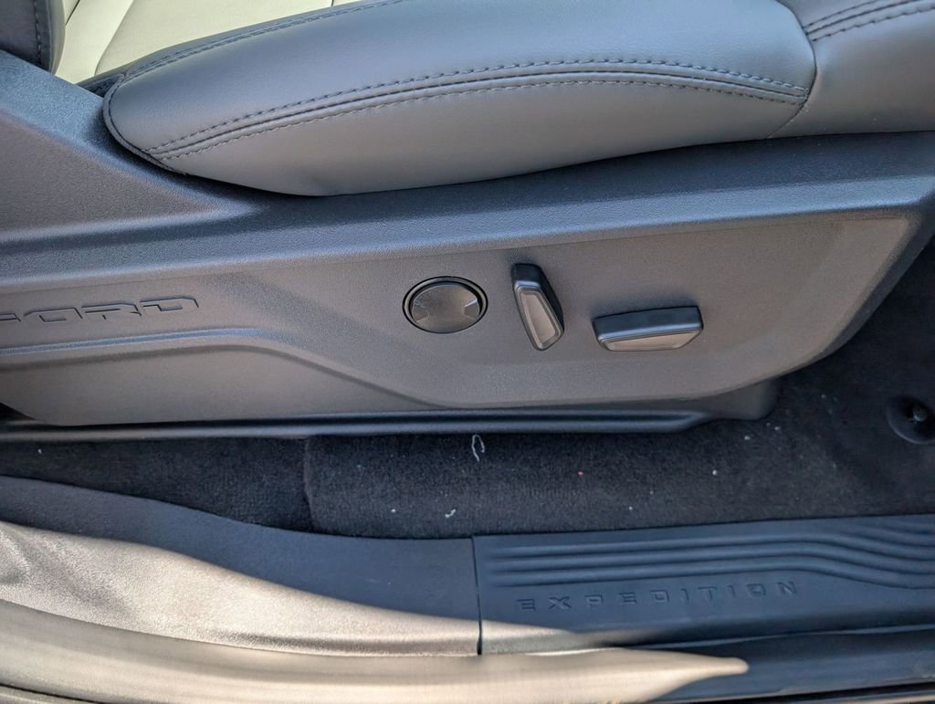 New 2026 Ford Expedition Active image 57