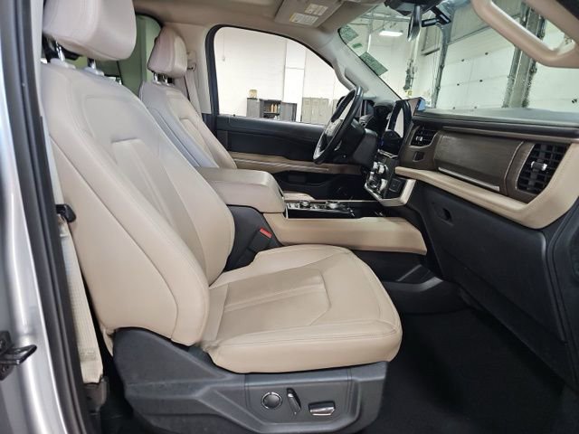 Used 2024 Ford Expedition Limited image 10